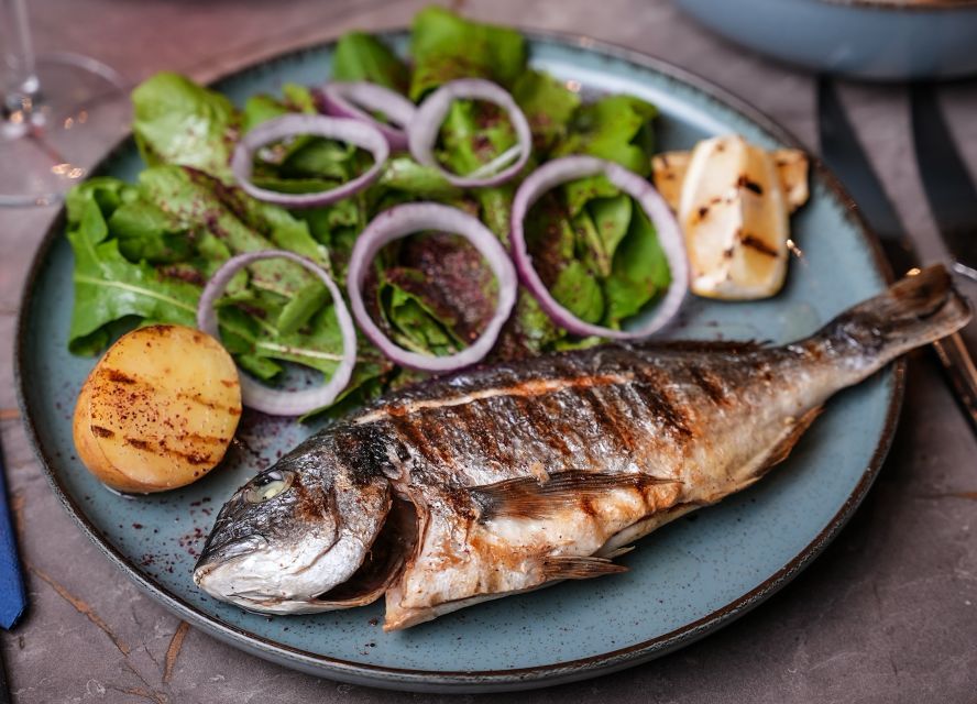 CRAZY SALE 2025 : CRAZY SALE - PRIVATE CLOSE TO SHOW TABLE (WITH ALCOHOL) - Hotel Pick Up and Drop off Included