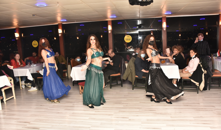 CRAZY SALE 2025 : PRIVATE STANDART REGULAR TABLE (ONLY SHOW AND TOUR ) - Meeting Point